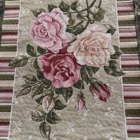 Rose Table Runner - Picture 2 of 6
